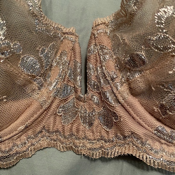 VS Dream Angel’s Unlined Push-up Bra - Picture 7 of 9